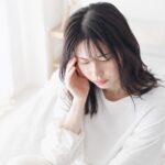 頭痛がする女性