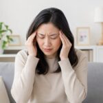 偏頭痛に悩む女性